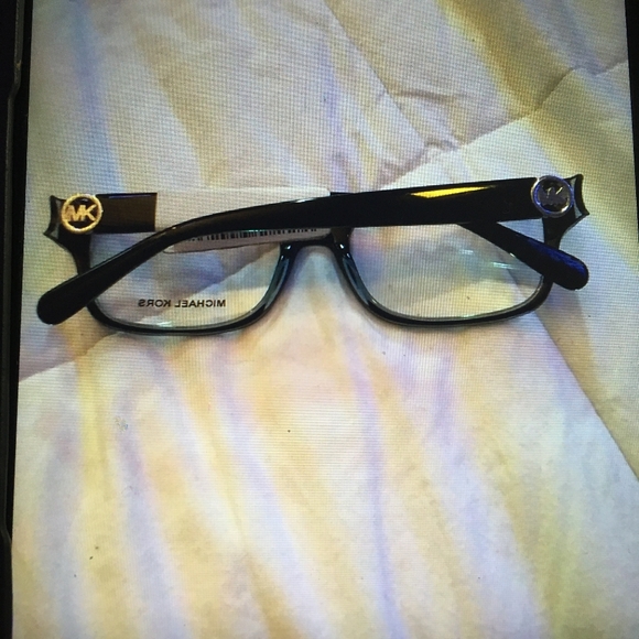 Micheal Kors eyeglasses - Picture 3 of 4